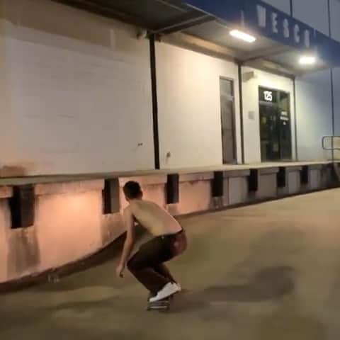 オルタモントのインスタグラム：「Monday stoke w/ @jasonsalillas ⚡️ // Who’s ready for the new @welcomeskateboards vid?? // #CFADC」