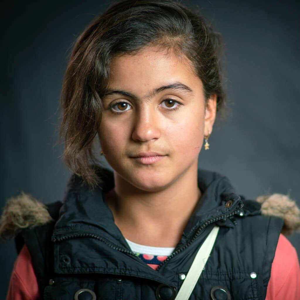 unicefさんのインスタグラム写真 - (unicefInstagram)「“These are my house keys. I brought them with me because when we go back to Syria, I’m going to be the one who opens the door.” Rudaina, 11, still has her house keys from Syria in Za’atari refugee camp, Jordan. “My parents tell me that Syria is beautiful. I was so little that I don’t remember.” Rudaina is in fourth grade and her favourite subject is maths. She dreams of becoming a pediatrician when she grows up.  Children uprooted from their homes, fleeing violence and everything they know, need protection, support and care to thrive. This World #RefugeeDay, and every day, stand #WithRefugees. #AChildIsAChild © UNICEF/UN0264941 & UN0264940/Herwig」6月18日 3時43分 - unicef