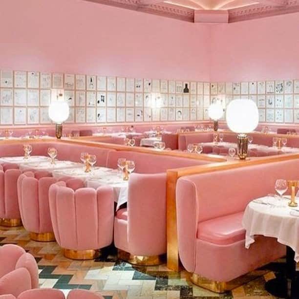 のインスタグラム：「Who doesn't love a banquette? When designed in pink, it's even better. This one's high on our Must Visit list. Pink is our favorite color!⠀⠀⠀⠀⠀⠀⠀⠀⠀ .⠀⠀⠀⠀⠀⠀⠀⠀⠀ .⠀⠀⠀⠀⠀⠀⠀⠀⠀ .⠀⠀⠀⠀⠀⠀⠀⠀⠀ .⠀⠀⠀⠀⠀⠀⠀⠀⠀ .⠀⠀⠀⠀⠀⠀⠀⠀⠀ .⠀⠀⠀⠀⠀⠀⠀⠀⠀ .⠀⠀⠀⠀⠀⠀⠀⠀⠀ .⠀⠀⠀⠀⠀⠀⠀⠀⠀ .⠀⠀⠀⠀⠀⠀⠀⠀⠀ .⠀⠀⠀⠀⠀⠀⠀⠀⠀ #sketchlondon #pinkobsessed #pinkisgood #lifeinpink #pinkismycolor #pinkismyfavoritecolor」