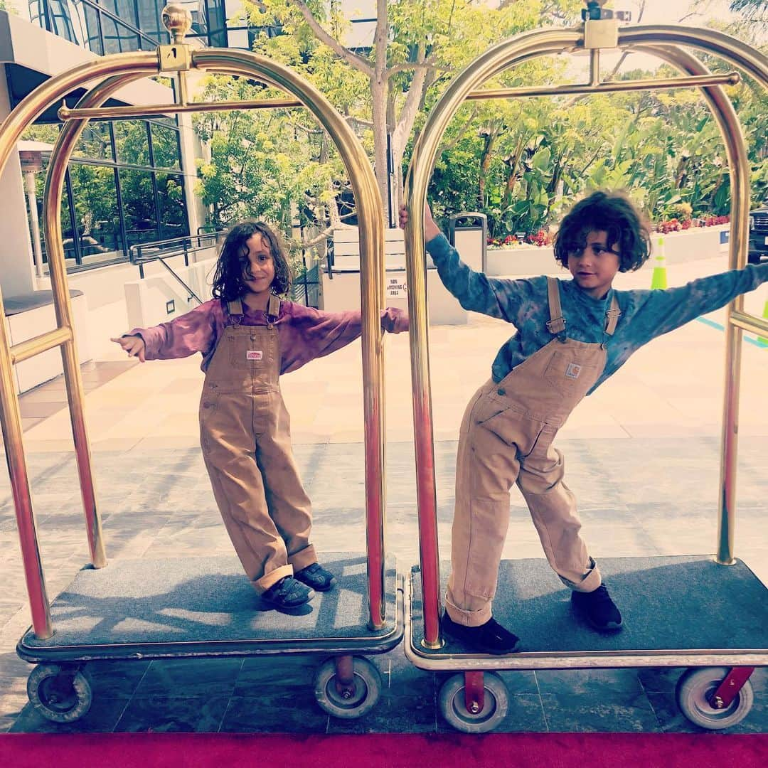 ダニア・ラミレスさんのインスタグラム写真 - (ダニア・ラミレスInstagram)「They make the world their playground. #kidspirt #happymonday @mygaiaaether #gaia #aether #myobsession」6月18日 3時56分 - daniajramirez