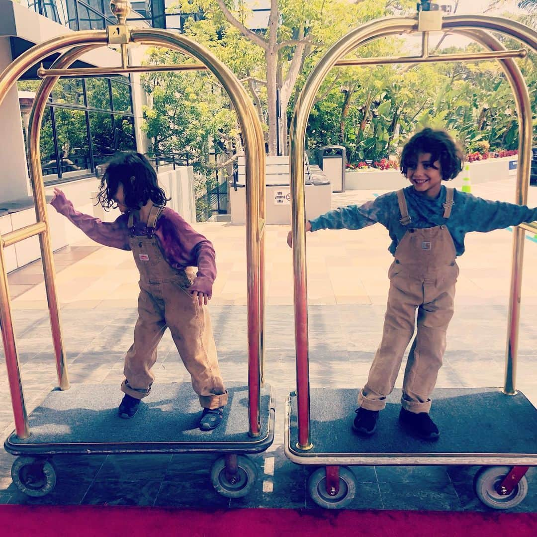 ダニア・ラミレスさんのインスタグラム写真 - (ダニア・ラミレスInstagram)「They make the world their playground. #kidspirt #happymonday @mygaiaaether #gaia #aether #myobsession」6月18日 3時56分 - daniajramirez