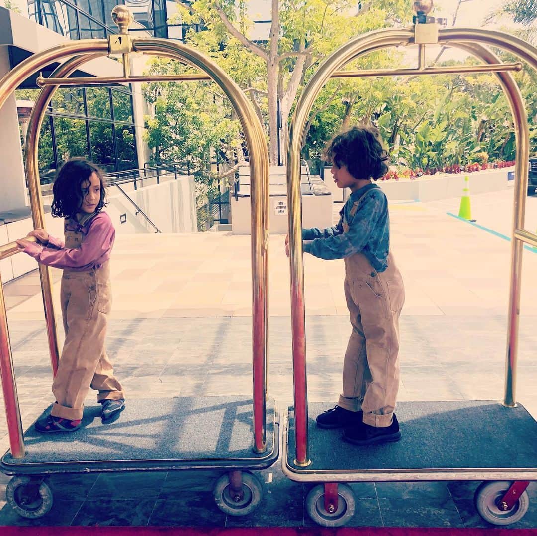 ダニア・ラミレスさんのインスタグラム写真 - (ダニア・ラミレスInstagram)「They make the world their playground. #kidspirt #happymonday @mygaiaaether #gaia #aether #myobsession」6月18日 3時56分 - daniajramirez