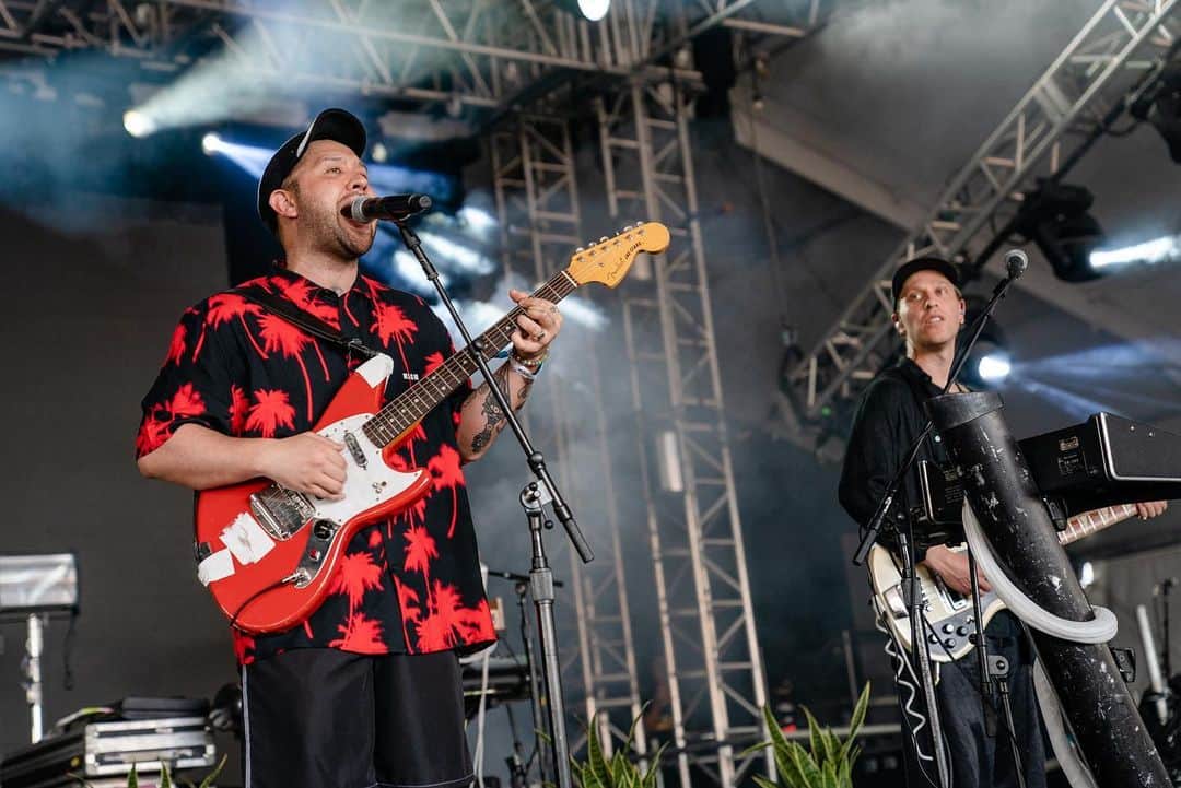 Fender Guitarさんのインスタグラム写真 - (Fender GuitarInstagram)「Festival season is in full swing! This past weekend, artists hit the stages at @bonnaroo with their Fender gear. Who are you most looking to seeing this summer?」6月18日 4時15分 - fender