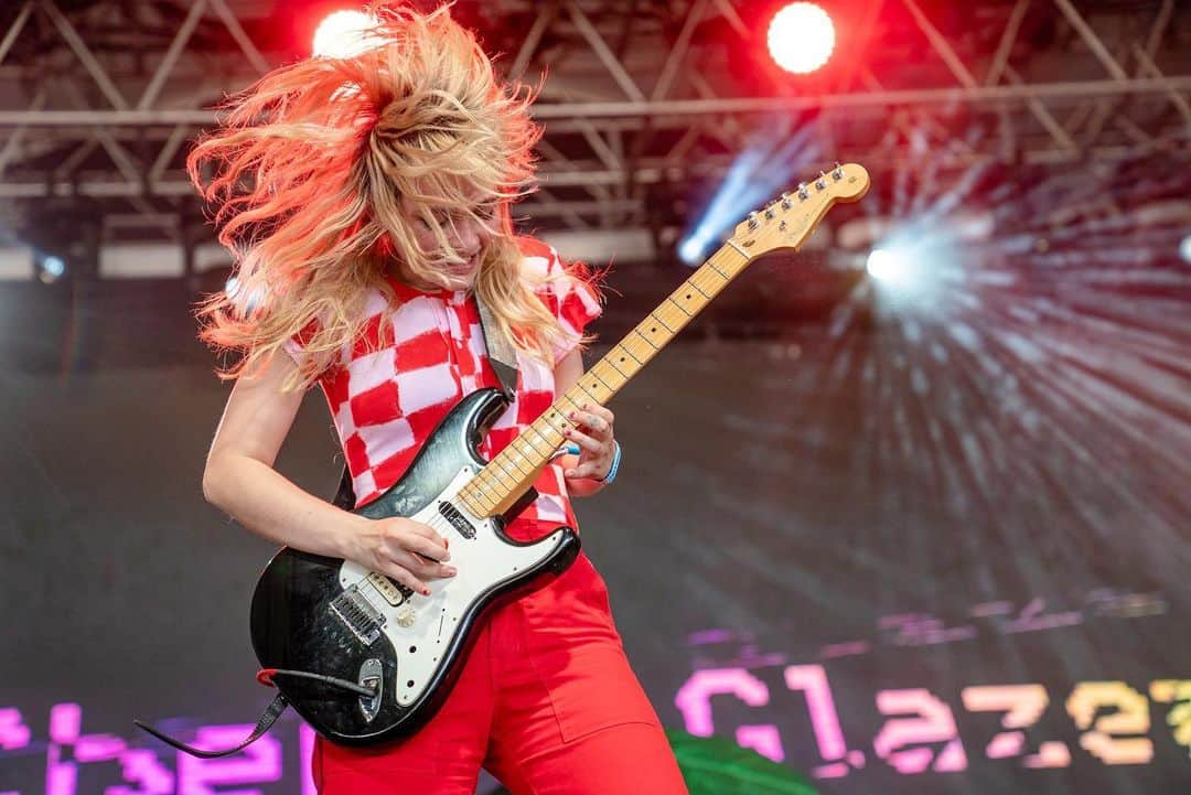 Fender Guitarさんのインスタグラム写真 - (Fender GuitarInstagram)「Festival season is in full swing! This past weekend, artists hit the stages at @bonnaroo with their Fender gear. Who are you most looking to seeing this summer?」6月18日 4時15分 - fender