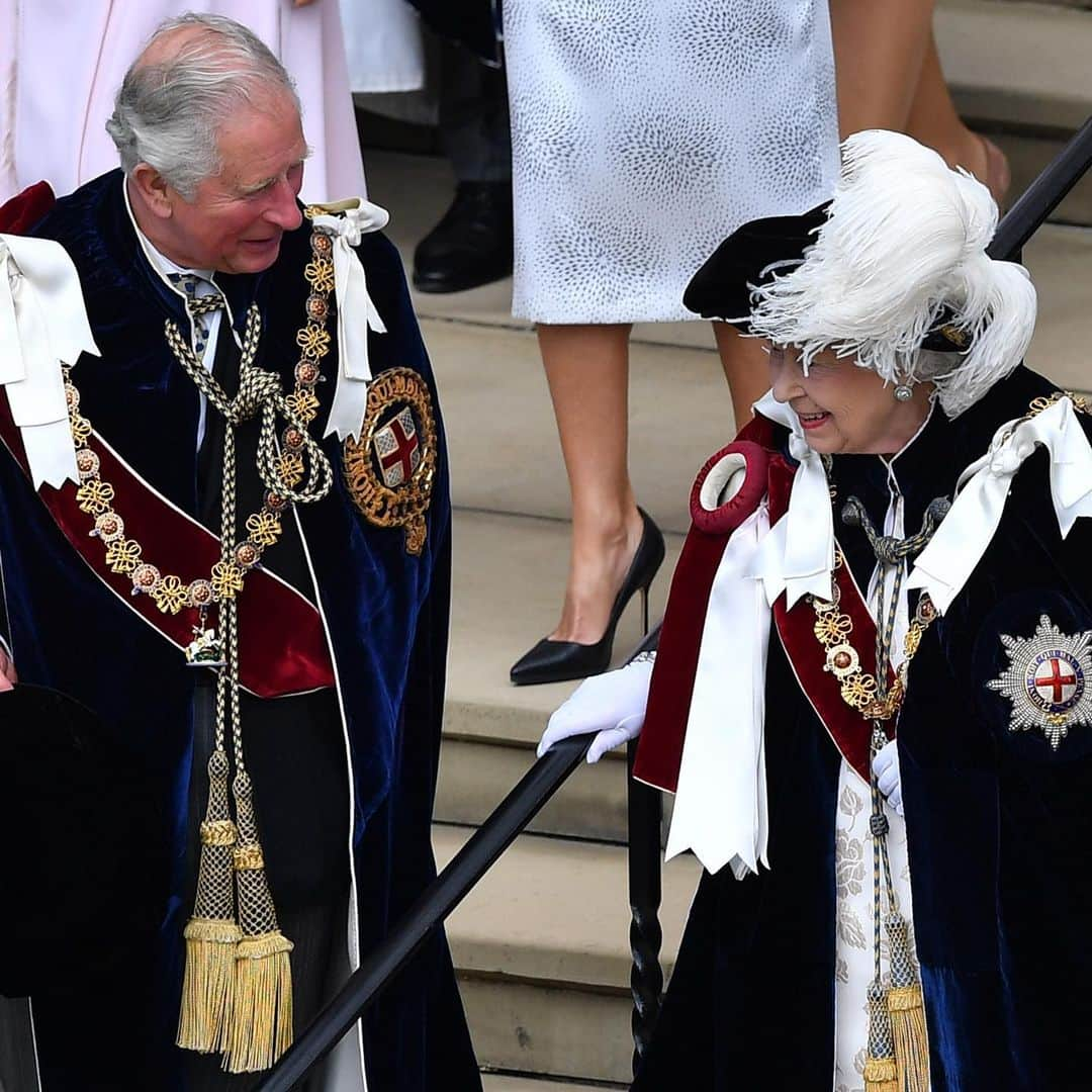 クラレンス邸さんのインスタグラム写真 - (クラレンス邸Instagram)「The Prince of Wales and The Duchess of Cornwall attended the #GarterDay service today at Windsor Castle alongside other Members of the Royal Family.  This annual event celebrates the Order of the Garter – the most senior British Order of Chivalry - which dates back to 1348.  The Queen is Sovereign of the Garter and several senior Members of the Royal Family, including The Prince of Wales and The Duke of Cambridge, make up twenty-five knights chosen in recognition of their work.  The Knights are chosen from a variety of backgrounds, in recognition for public service.  The King of Spain and The King of the Netherlands also attended this year’s Garter Day, during which they were installed in St. George’s Chapel as Supernumerary, or ‘Stranger’, Knights of the Garter.  The Garter Day tradition dates back over 700 years when, in medieval times, King Edward III was inspired by tales of King Arthur and the chivalry of the Knights of the Round Table that he set up his own group of honourable knights, called the Order of the Garter. 📸 Royal Communications / Press Association」6月18日 4時20分 - clarencehouse