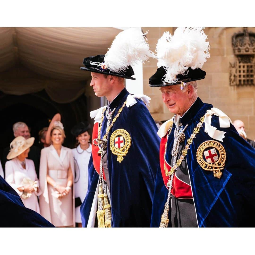 クラレンス邸さんのインスタグラム写真 - (クラレンス邸Instagram)「The Prince of Wales and The Duchess of Cornwall attended the #GarterDay service today at Windsor Castle alongside other Members of the Royal Family.  This annual event celebrates the Order of the Garter – the most senior British Order of Chivalry - which dates back to 1348.  The Queen is Sovereign of the Garter and several senior Members of the Royal Family, including The Prince of Wales and The Duke of Cambridge, make up twenty-five knights chosen in recognition of their work.  The Knights are chosen from a variety of backgrounds, in recognition for public service.  The King of Spain and The King of the Netherlands also attended this year’s Garter Day, during which they were installed in St. George’s Chapel as Supernumerary, or ‘Stranger’, Knights of the Garter.  The Garter Day tradition dates back over 700 years when, in medieval times, King Edward III was inspired by tales of King Arthur and the chivalry of the Knights of the Round Table that he set up his own group of honourable knights, called the Order of the Garter. 📸 Royal Communications / Press Association」6月18日 4時20分 - clarencehouse