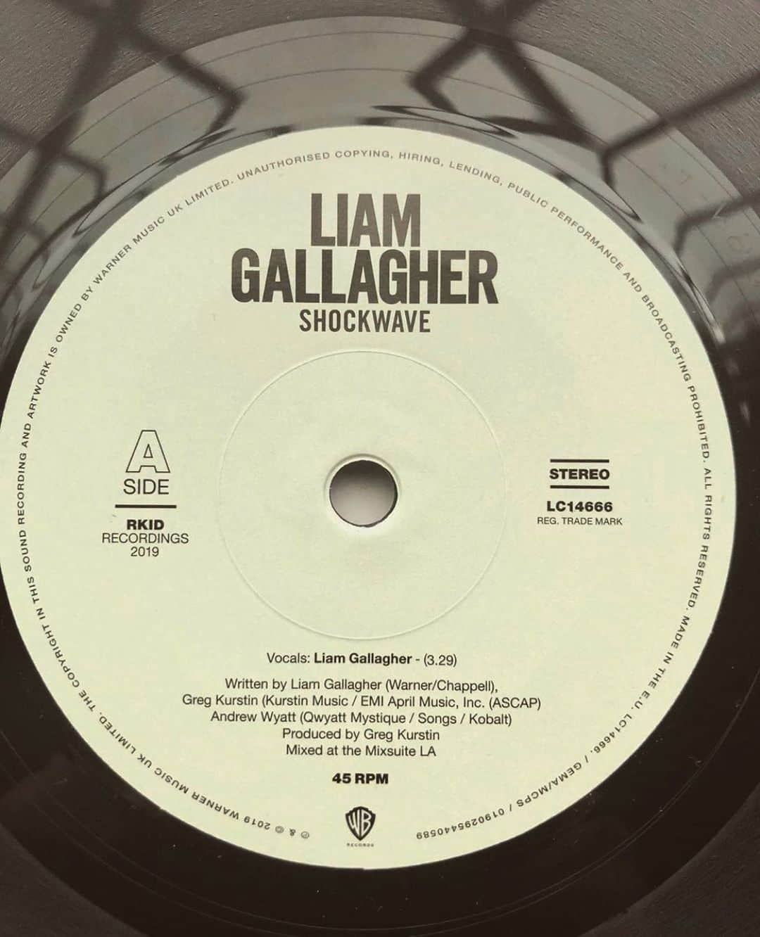 リアム・ギャラガーさんのインスタグラム写真 - (リアム・ギャラガーInstagram)「Shockwave LiamGallagher.com 📷 @scooterlad」6月18日 4時28分 - liamgallagher