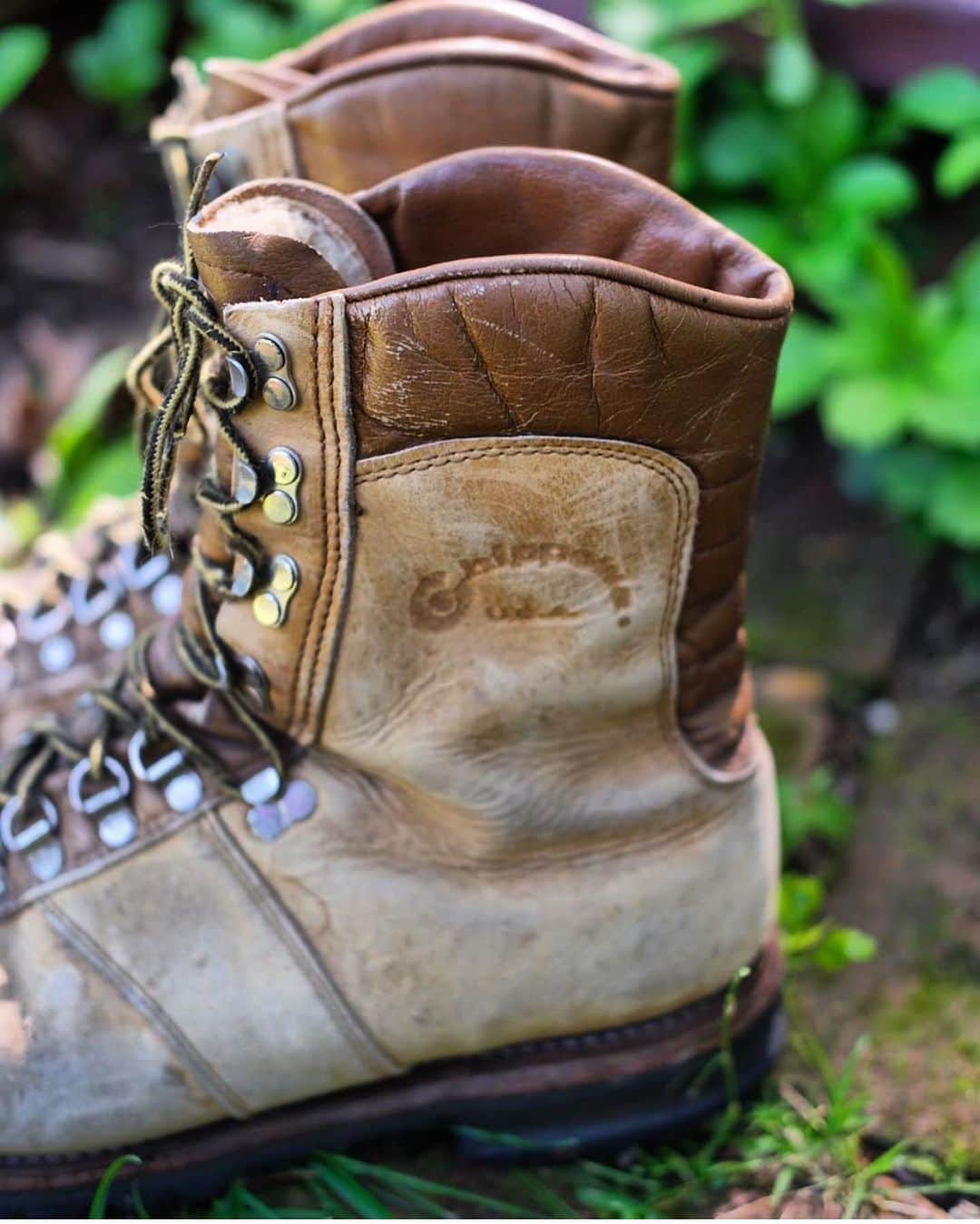 チペワさんのインスタグラム写真 - (チペワInstagram)「Dads old boots 📸: @stitchdown #thebestbyfar」6月18日 4時33分 - chippewaboots