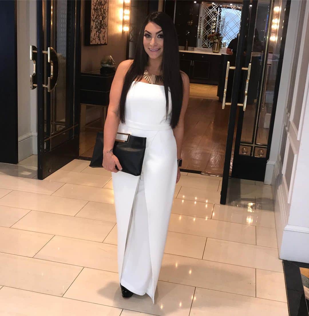 ディーナ・ニコール・コルテーゼのインスタグラム：「Movie Awards look #mtvmovieawards #datenight #jerseyshore:: MAKEUP by @justinedivanna」