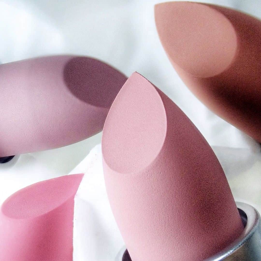 メイクアップアートコスメティックスさんのインスタグラム写真 - (メイクアップアートコスメティックスInstagram)「Cool 🍓 gelato shades of #MACPowderKiss Lipstick. #Regram @macxxiwty . . . Featured here: Powder Kiss Lipstick in Sweet No Sugar, Reverence, Ripened and Sultry Move.」6月18日 5時00分 - maccosmetics