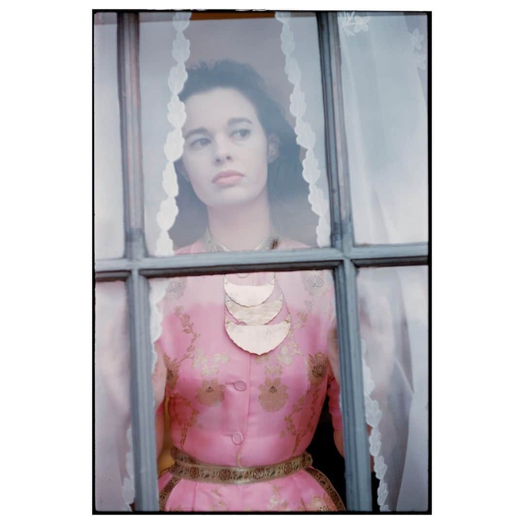 Magnum Photosさんのインスタグラム写真 - (Magnum PhotosInstagram)「Heiress Gloria Vanderbilt has died, aged 95. . In the spotlight since childhood, Vanderbilt was an artist, designer, model, socialite and writer, continuing an eclectic career well into old age. . PHOTO: Heiress Gloria Vanderbilt. USA. 1956. . © #IngeMorath/#MagnumPhotos . #GloriaVanderbilt」6月18日 5時00分 - magnumphotos