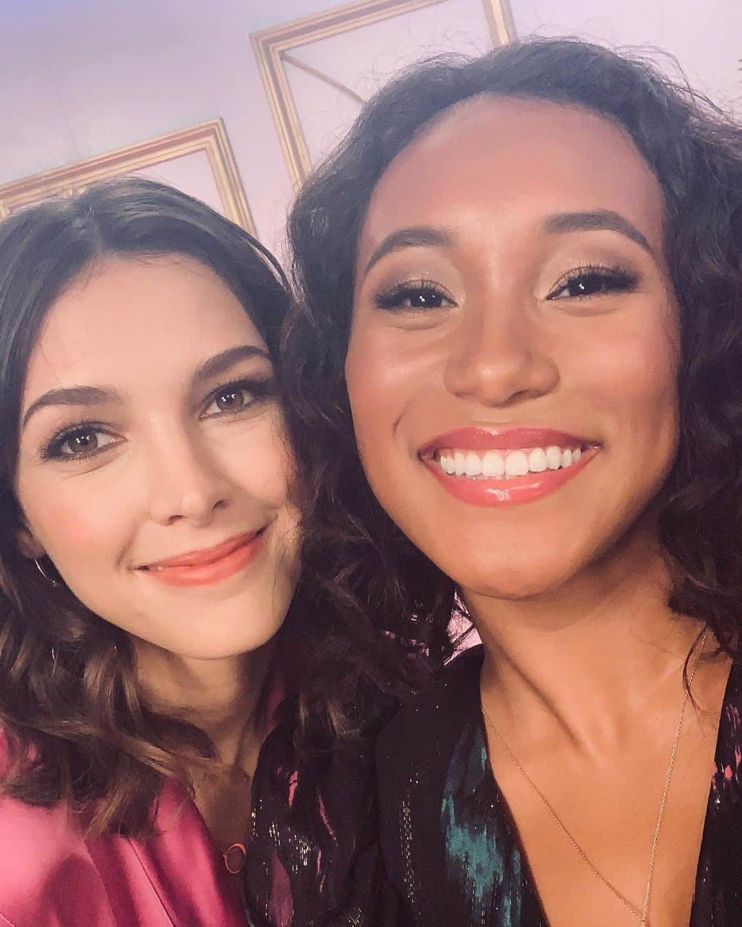 プリティ・リトル・ライアーズさんのインスタグラム写真 - (プリティ・リトル・ライアーズInstagram)「Two things: 1) How do we become friends with @heysydneypark + @denysetontz? 2) And definitely, head on over to @abcnetwork for the premiere of a juicy summer drama (@GrandHotelABC) featuring Denyse tonight at 10/9c. 🕺🥂」6月18日 5時54分 - prettylittleliars