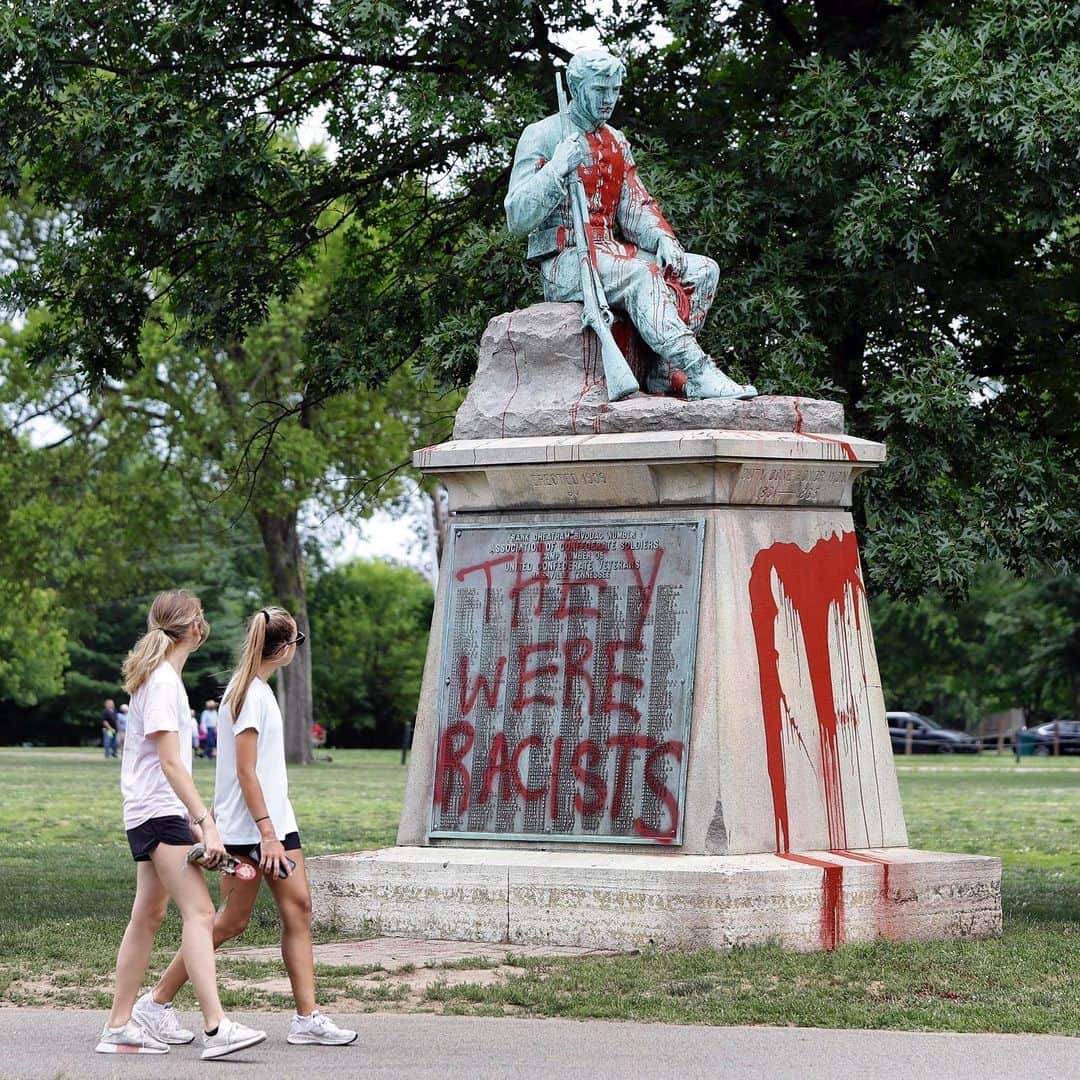NBC Newsさんのインスタグラム写真 - (NBC NewsInstagram)「People walk past a monument to Confederate soldiers in Centennial Park Monday in Nashville. Police discovered Monday the monument was vandalized with red paint and the phrase "They were racists" was painted over the names of Civil War soldiers. . 📷 Mark Humphrey / @apnews」6月18日 5時56分 - nbcnews
