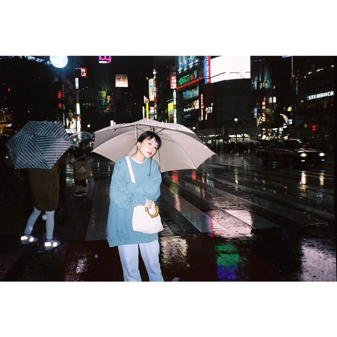 奈緒さんのインスタグラム写真 - (奈緒Instagram)「. 雨の楽しい日 真澄ちゃんと一緒 photo by @8msmsm8」6月18日 16時50分 - sunaosquare