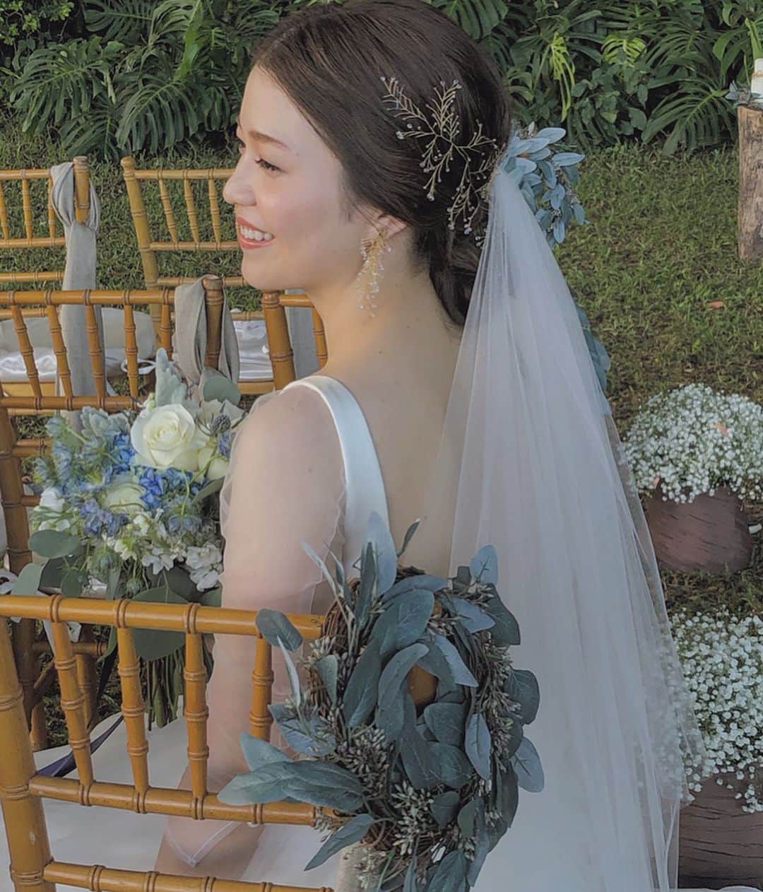 Yukari Ogayaさんのインスタグラム写真 - (Yukari OgayaInstagram)「Hawaii wedding . . . ぶら下がりのピアスと お揃いのヘッドアクセサリー✨ . クイックチェンジにて . Hair&makeup by @yukariogaya  Produced by @classico_wedding  #ハワイウェディング #ハワイロケーションフォト#披露宴ヘア #ブライダルヘアメイク出張 #ヘアアレンジが好き #プレ花嫁会 #ホテルウェディング#結婚式準備プレ花嫁 #海外挙式準備 #出張ヘアメイク#hawaiiwedding #ハワイヘアメイク#オシャレ花嫁 #エンゲージメント撮影 #海外ヘアメイク #ヘアチェンジ#入籍日#結婚式ヘアアレンジ #アニバーサリーフォト #婚約祝い #ハワイ挙式準備 #ウェディングヘアー #花嫁準備中 #前撮りポーズ #2019秋婚全国のプレ花嫁さんと繋がりたい #持ち込みヘアメイク#大人ウェディング#シニヨンアレンジ」6月18日 15時46分 - yukariogaya