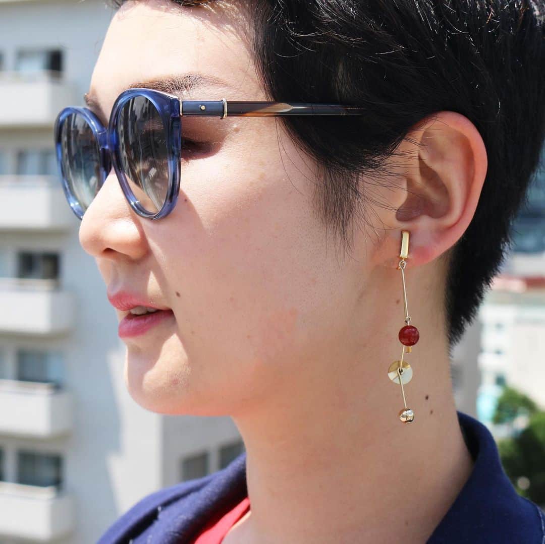 のインスタグラム：「Today's SNAP DAIKANYAMA staff: Kinugasa model.5000 col.404 #daikanyamakinugasa #eyewear  #robertmarc  @robertmarcnyc  #eyewear #ロバートマーク #sunglasses #サングラス #staffsnap  #staffphoto #メガネ女子  #メガネ人 #ootd  #ootdfashion #fashion #snap #store  @globespecs_official  #tokyo  #opticalstore #wholesalebrand  #anneetvalentin #lunor #lescalunetter #robertmarc #laloop #dianetaylor  #gernotlindner  #ahlem」