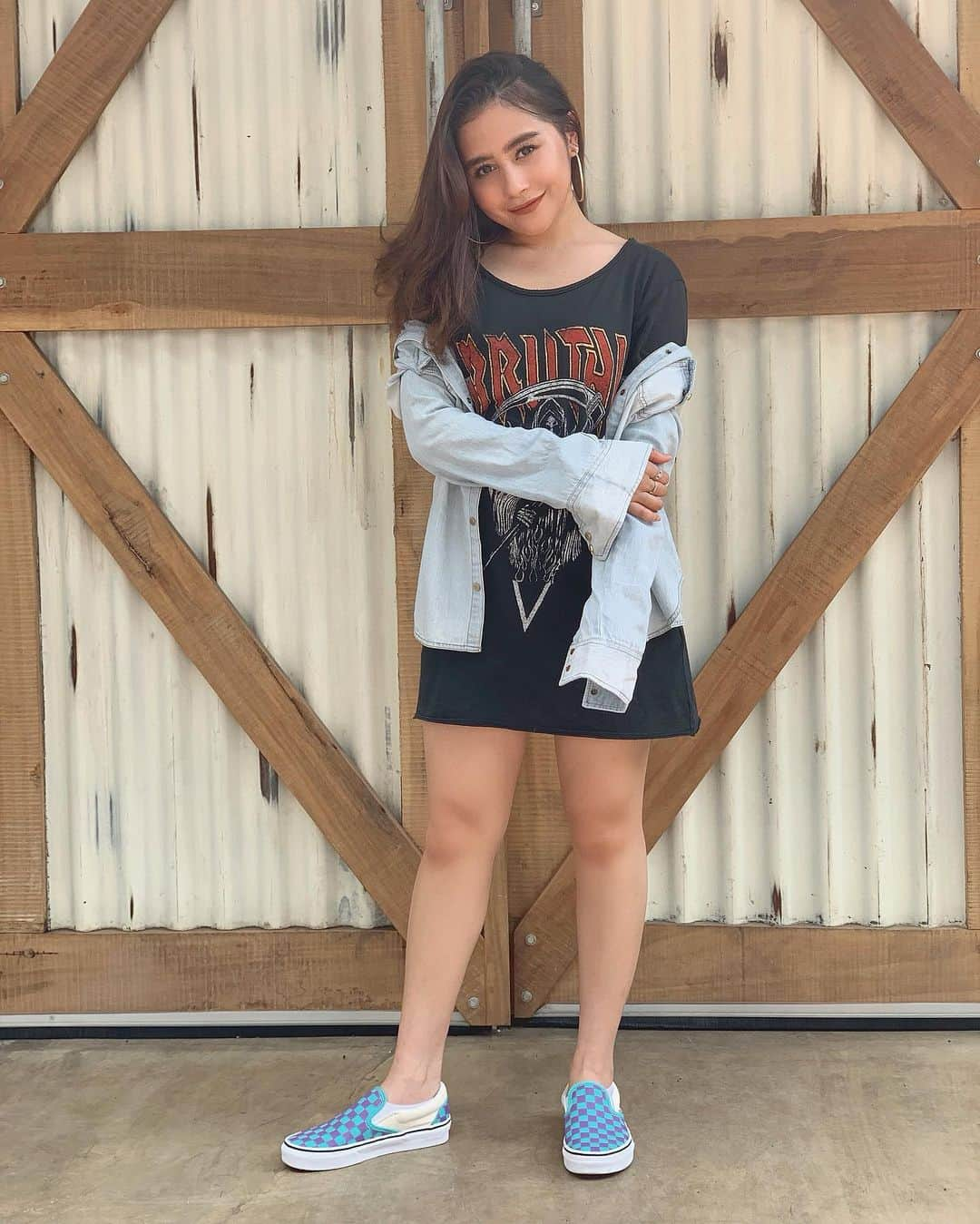 Prilly Latuconsinaさんのインスタグラム写真 - (Prilly LatuconsinaInstagram)「I stole my bro’s T-shirt again.」6月18日 16時02分 - prillylatuconsina96