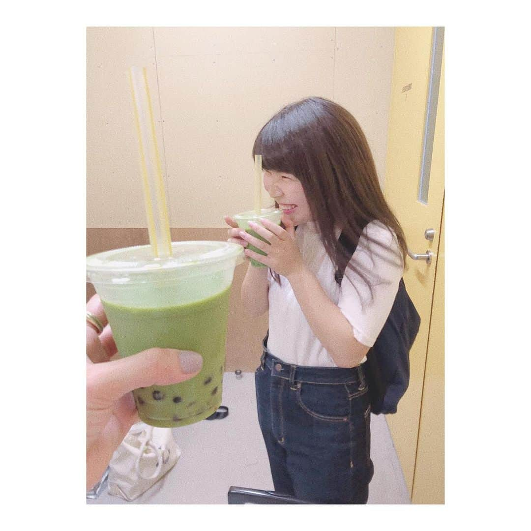 高橋愛さんのインスタグラム写真 - (高橋愛Instagram)「オシャレさんぽのロケしてきました❤️ ㅤㅤㅤㅤㅤㅤㅤㅤㅤㅤㅤㅤㅤ 抹茶見つけて 買ってきてくれました〜🍵 持ち方が 子供みたい👶🏻💘 ㅤㅤㅤㅤㅤㅤㅤㅤㅤㅤㅤㅤㅤ #三井アウトレットパーク #ジャズドリーム長島 #CBC #tv #チャント！ #オシャレさんぽ #ロケ #楽しかった♡ #今日のめみ #可愛いマネージャーさん #感謝😌🙏🏻」6月18日 15時58分 - i_am_takahashi