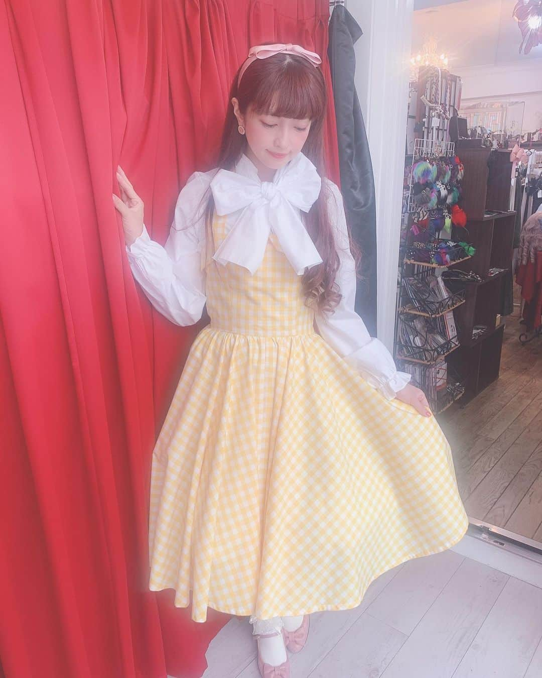 青木美沙子さんのインスタグラム写真 - (青木美沙子Instagram)「#ペルラネルオストリカ ギンガムチェックジャンスカ可愛い❤️ 美沙子は黄色推し💓 8月18日名古屋シュシュアンジュで美沙子来店イベントあるよ💓 #ギンガムチェック #ペルラネルオストリカ」6月18日 15時58分 - misakoaoki