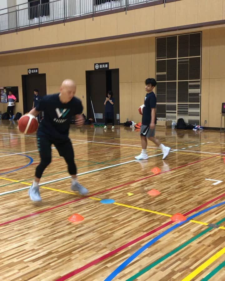 青木康平のインスタグラム：「Watch&C procamp2019 in 福岡！！！ DAY2終了！ 今日はこうへい、こうせいは最後の練習でした。このキャンプが彼らにとって次のシーズンに繋がるものになれば最高です！ また今日から莉緒が来てくれています。彼女の行動力は本当に見習うものがあります！いつの時代も行動した者のみが成功を掴み取る。このキャンプに新たな風を吹き込んでくれています！ また今日は勉強したいと、たいしろう @taishiro11 も来てくれました！次のシーズンの為、選手の為にしっかり考えて行動している彼もまた見習うべき姿だと感じました。 僕も頑張ります💦 @7r1o5  @tomokazu_abe @satoshi24 @iurgic  @diceyamaguchi @giving.back.jf @sosuu @haleo_official @kosei_ban @knto_33 @yaotianyi1006 @komodatakuya @k.kohei_13 @h.makoto1 @bataacorn @torque1069 @yukinori_sakata  #watchandc#watchandcprocamp2019#fukuoka」