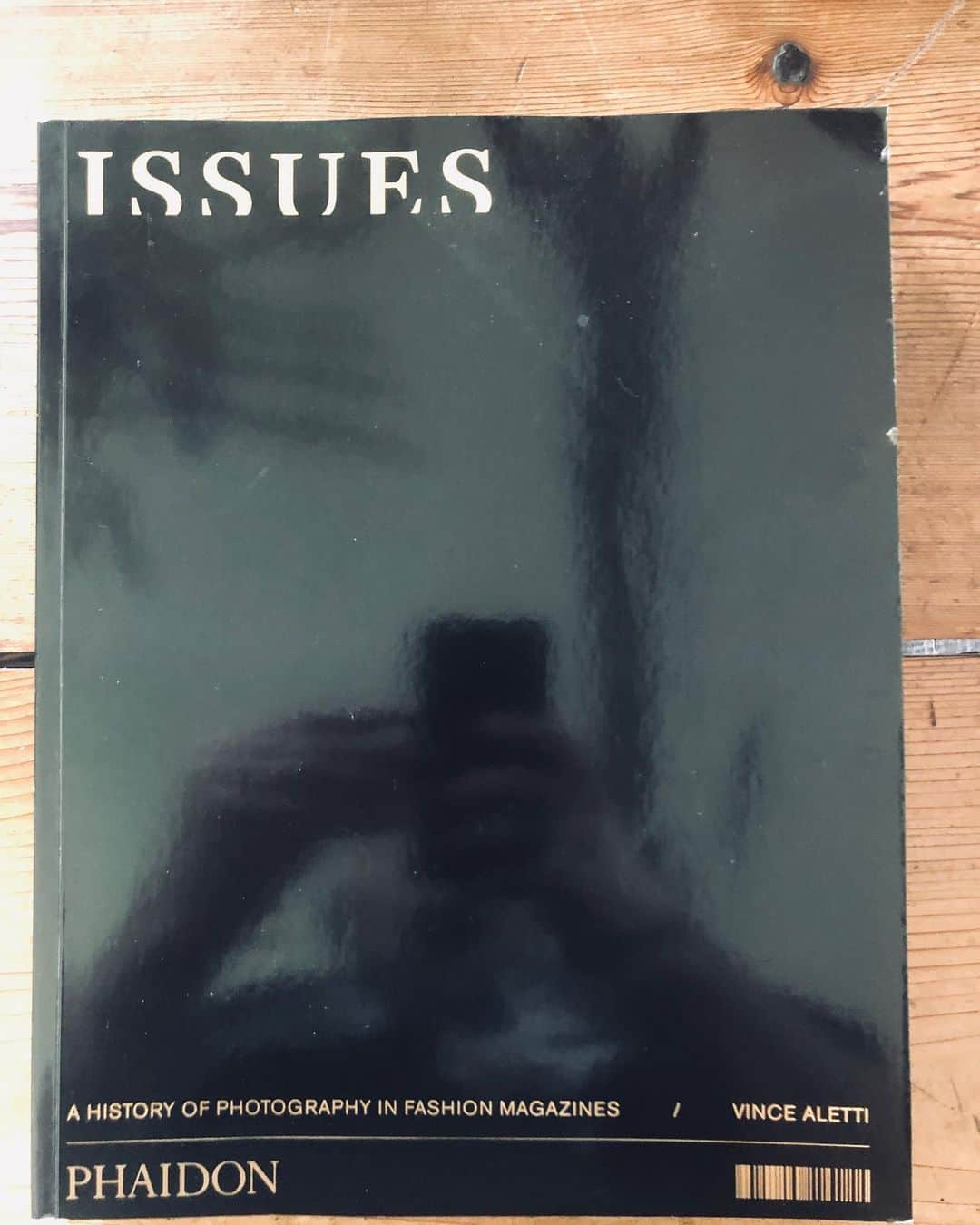 スティーヴン・クラインさんのインスタグラム写真 - (スティーヴン・クラインInstagram)「ISSUES by Vince Aletti pulblished by Phaidon  I am honored to be part of your key discerning eye.」6月18日 7時49分 - stevenkleinstudio