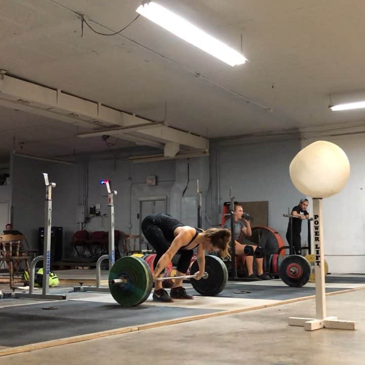マッティ・ロジャーズのインスタグラム：「Found my groove a bit with some power snatch doubles today, who woulda thought. 84kg x 2 (last of 8 sets of dubbbbsssss) Now if only my face and mouth would stop hurting so bad EVERYTHING WOULD BE GREAT」
