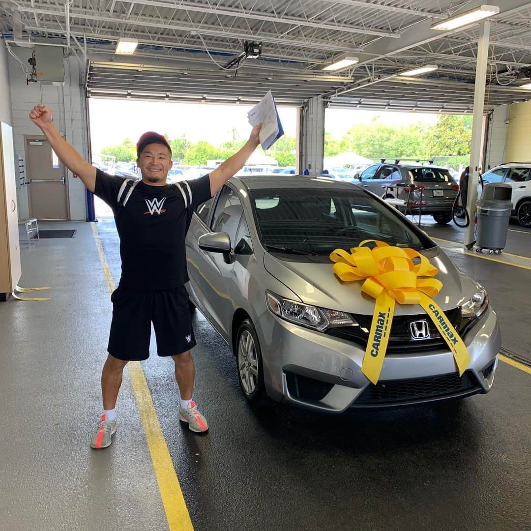 KUSHIDAさんのインスタグラム写真 - (KUSHIDAInstagram)「I bought a car the other day.This is HONDA FIT.I chose a Japanese car, so I'm relieved. Made in Japan is NO.1😁👍 It was difficult for me, who came from a foreign country, to buy a car.Now I can understand the feelings of foreign wrestlers who came to Japan.I also moved.Surprised by the difference in credit cards between Japan and the U.S., it was difficult to understand, and even though I was scared by the high price of miso for 9 dollars and 5 dollars for 3 packs of natto. I enjoy life. In training,you are exposed to the knowledge and skills of professional wrestling you first know.I write in my notebook every day and absorb all the philosophy of coaches.Migration isn't always going well, but it's generally going well.Every day, I struggle with the value of my chances of being able to make my favorite professional wrestling and live in a different language country. #florida #lovebug #フロリダ #オーランド #アメリカ移住」6月18日 7時56分 - kushida_ts