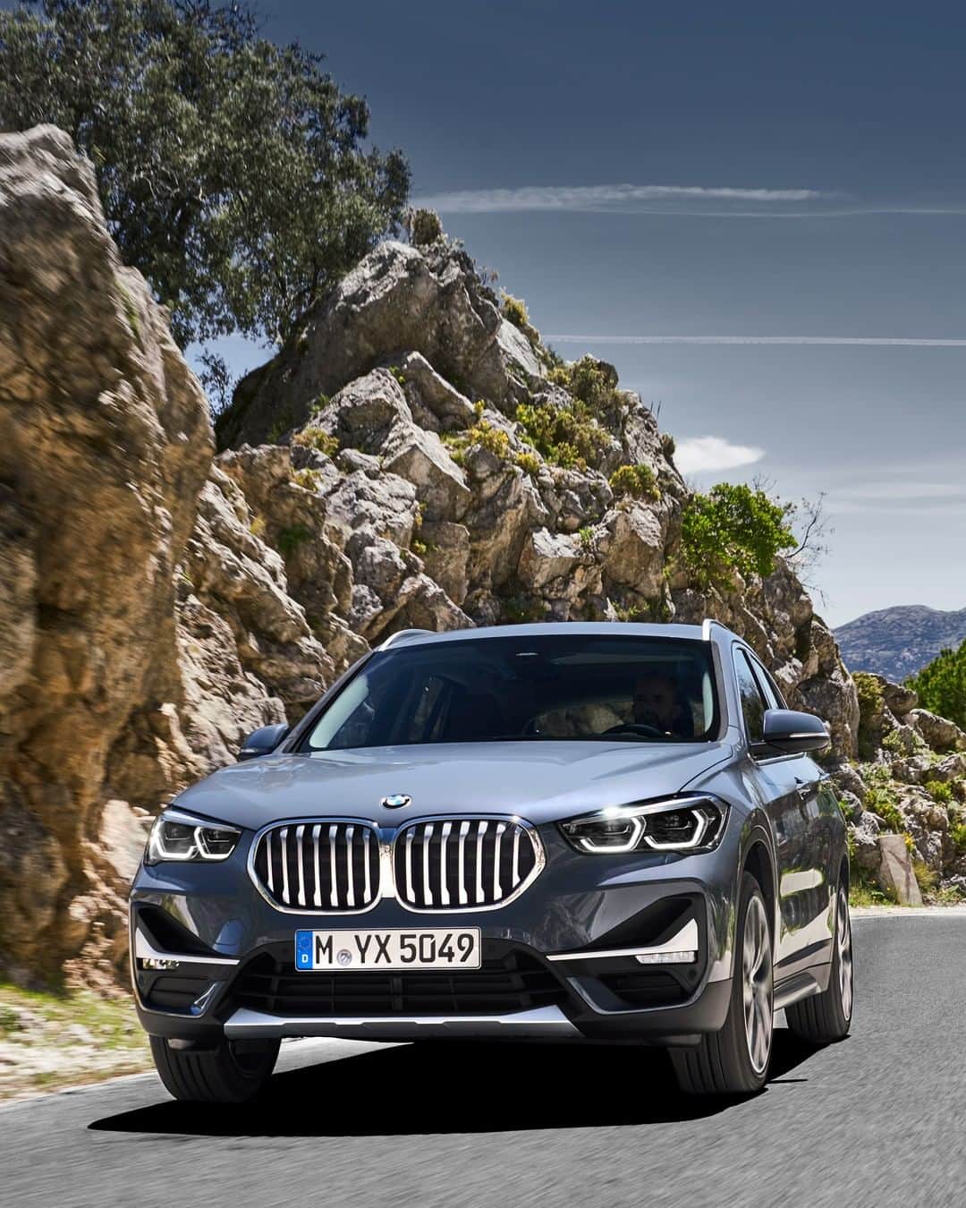BMWのインスタグラム：「Sets new standards for adventure. The new BMW X1. #BMW #X1」