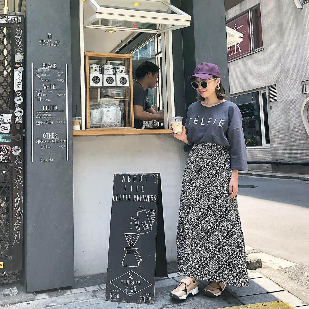 amigo.amigo.5205622さんのインスタグラム写真 - (amigo.amigo.5205622Instagram)「． ★#ママコーデ ★． ． この日の #ロゴt ‥． @reca.yahoo  七分袖なので日焼け防止にも なるしゆったり着れてオススメ😁． ． その他のコーデ‥ ． ✔︎スカート‥ @titivatejp ． ✔︎キャップ‥ @polkapolka_zakka ． ✔︎スニーカー‥ @nikewomen ． ． ． カフェ‥． @aboutlifecoffeebrewers ． ． ． #reca#recaコーデ #aboutlifecoffeebrewers  #titivatejp #titivatestyle  #titivate#ティティベイト  #エアリフト #NIKE#ナイキ #polkapolka #キャップ #雑貨#渋谷カフェ  #渋谷#shibuya #shibuyacafe  #fashion #instacafe  #instaphoto #code  #tシャツ #tops #通販 #いつコ #ファッション」6月18日 8時19分 - amigo.amigo.5205622
