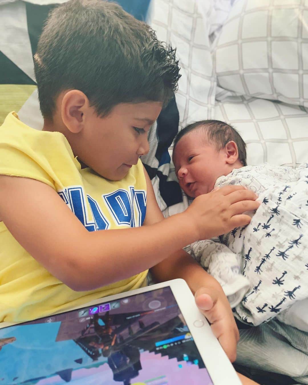 ニコール・ ポリッツィのインスタグラム：「“You ok baby bro?” 😩😩🙏🏽 I cannot deal. #blessedmawma」