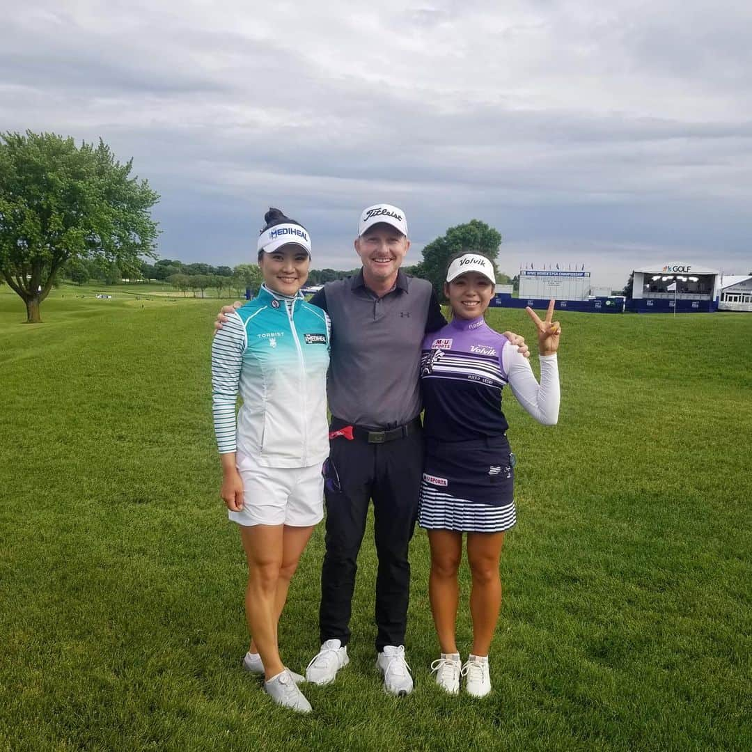 ユ・ソヨンさんのインスタグラム写真 - (ユ・ソヨンInstagram)「Played 9holes with @cmccormickgolf and @hyang2golf this afternoon! Hazeltine National Golf Club is amazing🥰 Thank you very much to @hazeltinenational @kpmggolf and @pga for giving us opportunity to play this fantastic golf course🙏 (and yes I love that @torbist_official vest jacket so much🙈) 이번주 경기가 열리는 헤즐턴 네셔널 골프 코스 너무너무 좋아요!! 아직 9홀 밖에 쳐보지 않았는데 나머지 9홀도 얼른 쳐보고싶네요:) 네네 그리고 저 사진 속 톨비스트 조끼 너무 좋아해서 또 입었답니다 하하 #teamaltus」6月18日 8時39分 - 1soyeonryu