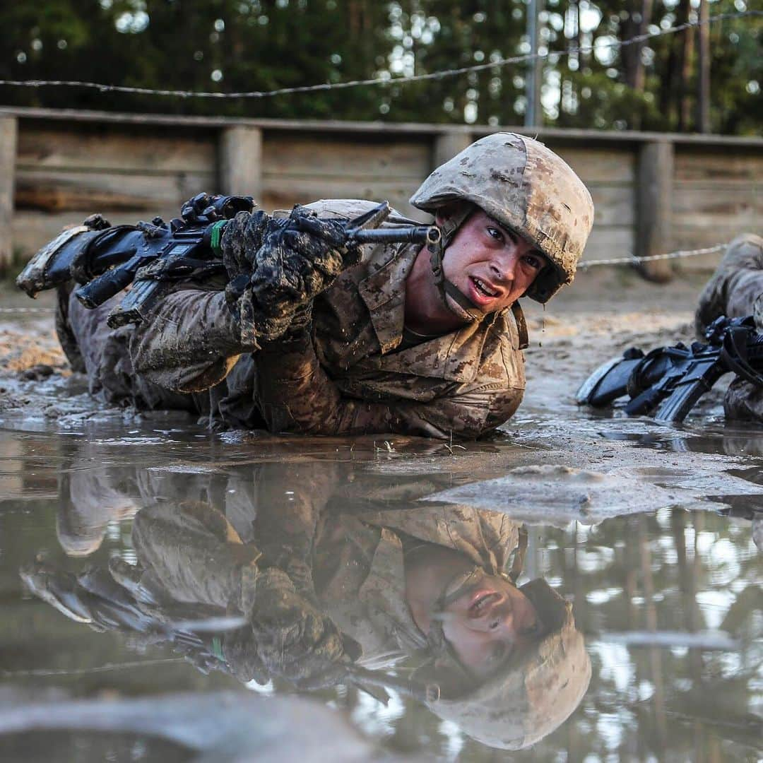 アメリカ海兵隊さんのインスタグラム写真 - (アメリカ海兵隊Instagram)「Self Reflection  Recruits with Alpha Company participate in the Crucible at @mcrdparrisisland June 14, 2019. The Crucible is a 54-hour culminating event that requires recruits to work as a team and overcome challenges in order to earn the title United States Marine. (U.S. Marine Corps photo by Sgt. Dana Beesley)  #USMC #BootCamp #Marines #Training」6月18日 8時48分 - marines