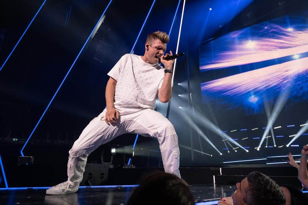 backstreetboysさんのインスタグラム写真 - (backstreetboysInstagram)「Wow London, that was incredible ❤️ see you for round 2 tomorrow! #BSBLDN #DNAWorldTour」6月18日 9時01分 - backstreetboys