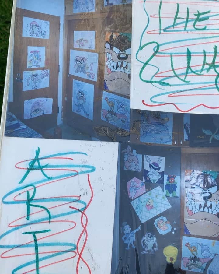 のインスタグラム：「Looking back , another piece of me . I don’t get to draw like I use too. I miss those days ! My whole college dorm room was wall to wall with my art work ! I was looney tunes crazy ! And taz was my absolute fav! #langstonuniversity」