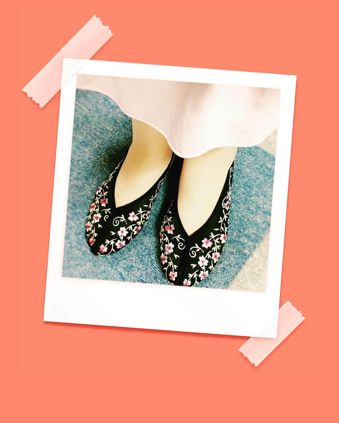 宍戸留美のインスタグラム：「#台湾 #刺繍 #靴 #小格格 #西寧南路 #台北市 #西門駅 #ファッション #shoes #taipei」