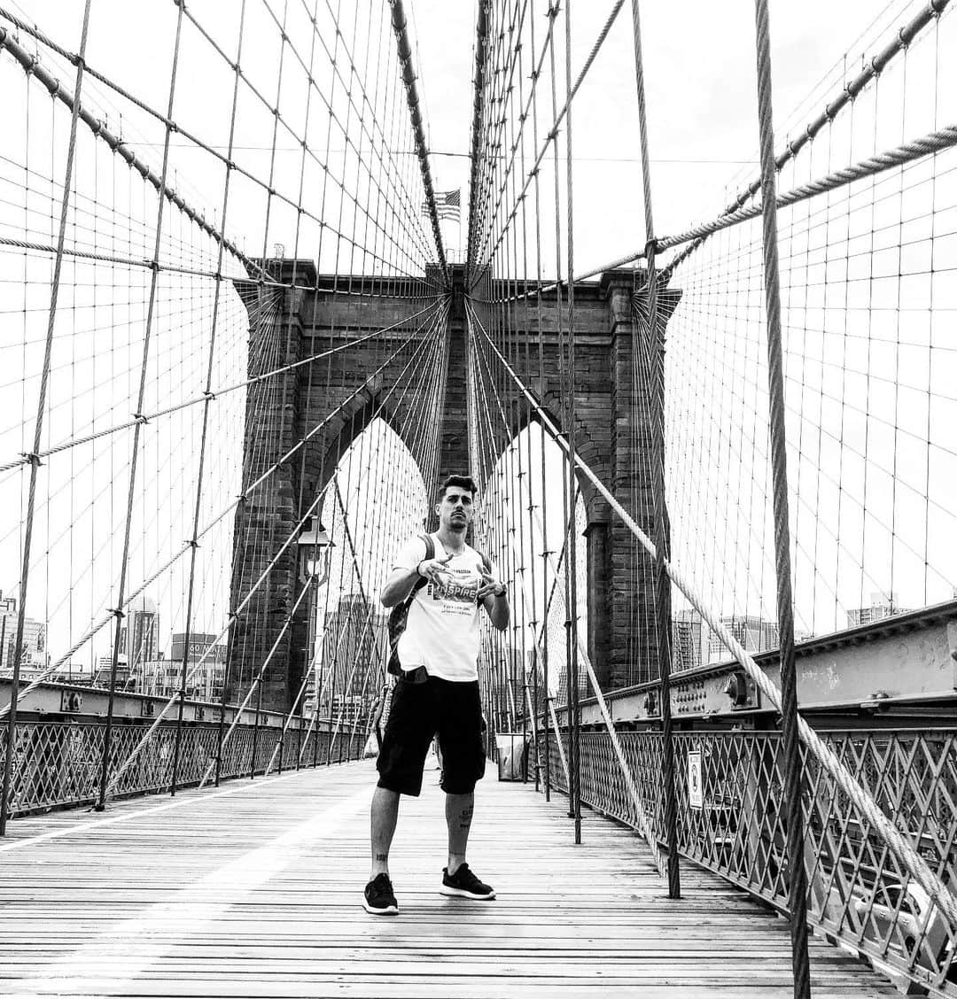 ダニーロ・フェルナンド・アベラールのインスタグラム：「NYC ⚫️」