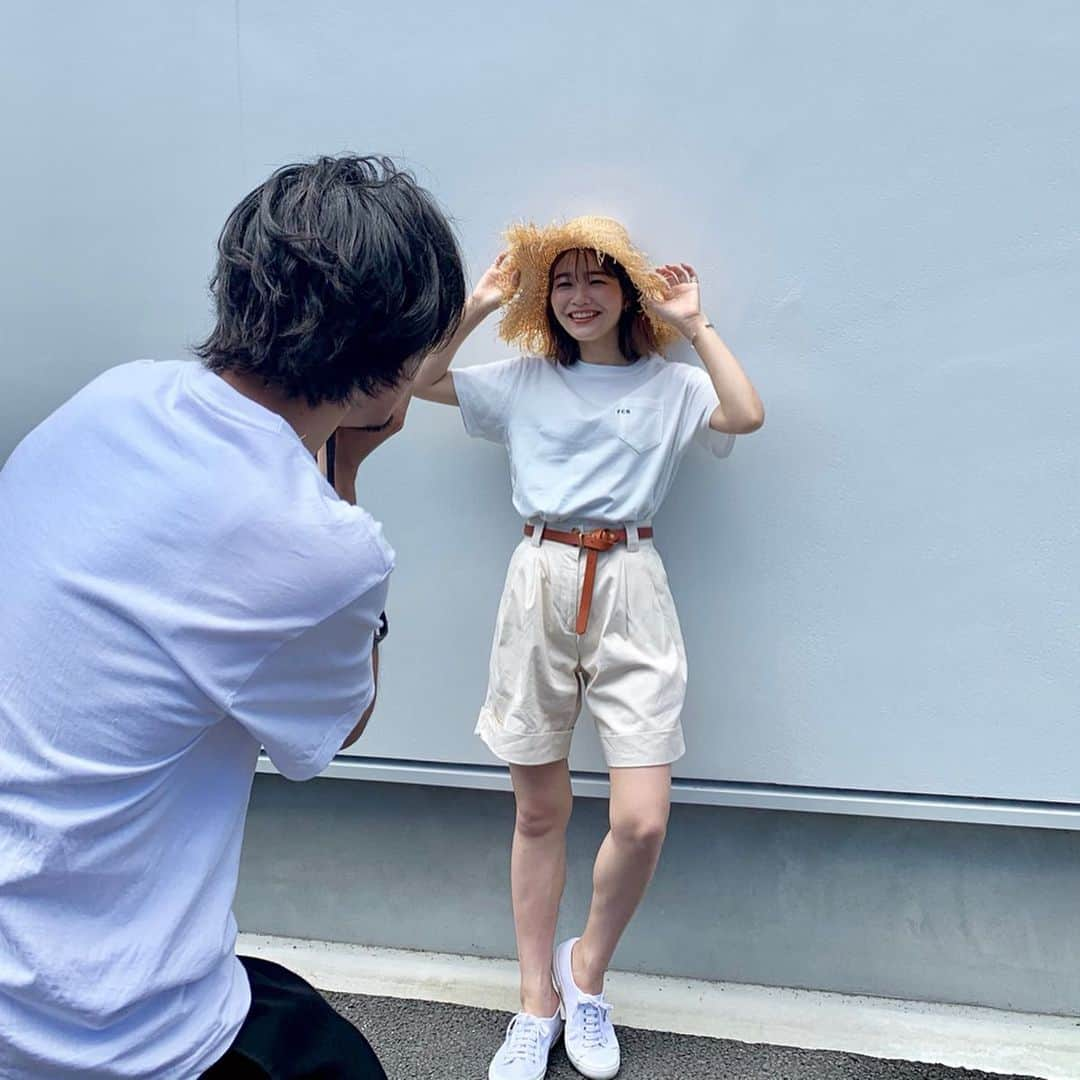 猪鼻ちひろさんのインスタグラム写真 - (猪鼻ちひろInstagram)「off shot × 10📸 【明日20時販売開始！】 何回かに分けようか悩んだわたしですが 全部まとめてドーン☺️ 色んなヘアメイク、スタイリング、、、 全部フィルムで撮るドキドキ感。 本当に、楽しかった。  みんなはどれがすき？  Special thanks! 💄 @_yukariyamamoto_ 🎞 @yudaihayakawa 👖 @tomoka_matsui90 💍 @from_chiro  #たのしい #かわいい #撮影でした #気付かないうちにオフショット撮ってくれる優しさ #好きなひとが増えた #全部まとめてフォローしちゃって♡」6月18日 10時19分 - inohanachihiro