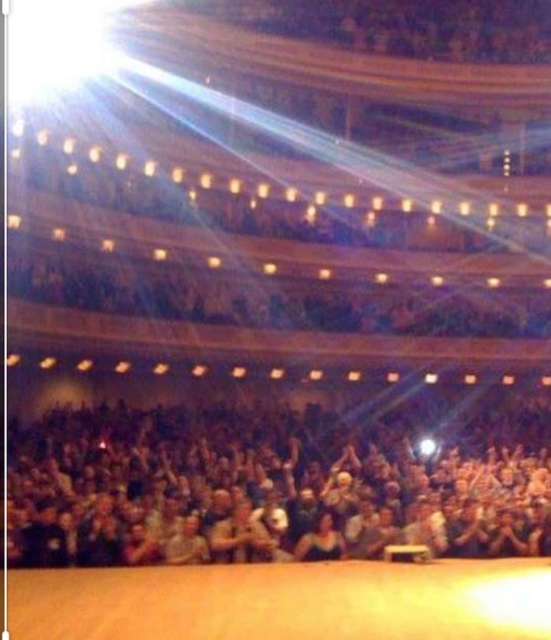 ケヴィン・スミスさんのインスタグラム写真 - (ケヴィン・スミスInstagram)「10 YEARS AGO from right now, I was on stage at the world renowned @carnegiehall performing to a sold out crowd! This was my first (and thus far only) gig at the NYC landmark, made famous (for me) by the late, great #georgecarlin in his #carlinatcarnegie stand up show. @jaredgeller was producing a Jerry Springer musical, but they’d only sold 2 of the 3 nights of shows. So he’d asked my agent if he repped anybody who did theater. My agent said “Kevin Smith talks at colleges all the time. How about him?” And even though we were in the first week of shooting #copout, I jumped at the chance to book the gig, then spent a month selling the show on the internet, updating ticket counts to let people know how many were left. On the day of the show, after badgering folks online for weeks, we finally sold the last ticket. A 9-almost-10 year old @harleyquinnsmith introduced me, saying “My name is Harley Quinn Smith. My dad wanted me to say some curse words, but instead, I’ll leave it to the master.” @jenschwalbach was there, sitting beside my Mom - which gave me my closing line: “She has the pussy I came from and she has the pussy I’m headed to.” Thank God @marktuskflaneurfoto was there taking backstage pics, otherwise it all might’ve felt like a dream. But it was as real as raincoats, and one of my favorite nights I was ever on stage. For 3 hours, I stood where my hero was standing when my Mom, my Dad and I watched him on @hbo decades prior, and I tried to make people laugh - just like George. My future #fatmanbeyond boyfriend @marcbernardin even wrote about the night in @entertainmentweekly. A decade later, I’ve played many cool and legendary stages (including @radiocitymusichall and twice at the @sydneyoperahouse), but I’ve never been back to #carnegiehall. I’m hoping I can hook up a gig there for my 50th birthday (a year from August). But if not, I’ll always have my memories (and Mark’s pics) to remind me of one of the greatest days of my life! #KevinSmith #standup #marktusk #anniversary #nyc」6月18日 10時29分 - thatkevinsmith