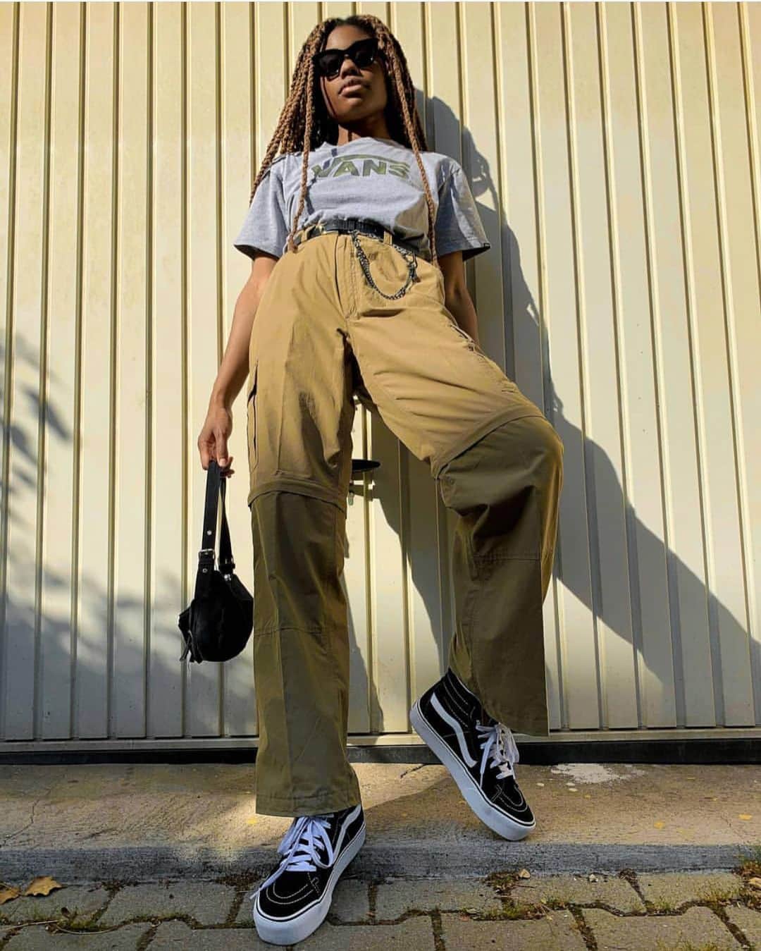 のインスタグラム：「Love this look by @IAmLizaCole in the classic Sk8-Hi. #vansgirls」
