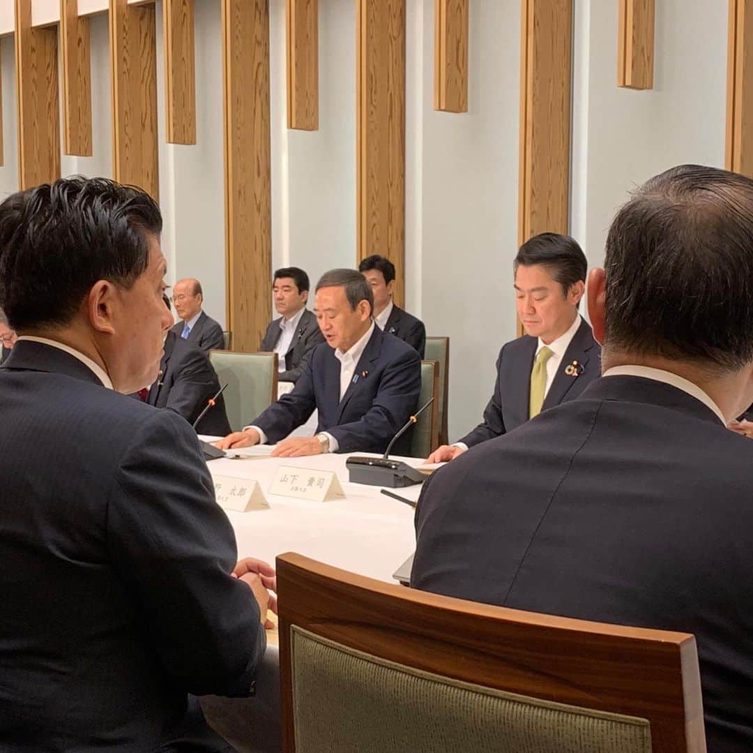 平井卓也さんのインスタグラム写真 - (平井卓也Instagram)「今朝は、閣議の前に、官邸で開催された「外国人材の受入れ・共生に関する関係閣僚会議」と「すべての女性が輝く社会づくり本部」に出席。「外国人材の受入れ・共生のための総合的対応策の充実について」と「女性活躍加速のための重点方針2019」を了承しました。イノベーションの創出を加速するには、外国人材や女性の潜在力の解放が不可欠です。閣僚の一員として、政府の取組を推進して参ります。 #平井卓也　#自民党　#外国人材の受入れ・共生に関する関係閣僚会議　#すべての女性が輝く社会づくり本部」6月18日 10時54分 - hiratakuchan0125