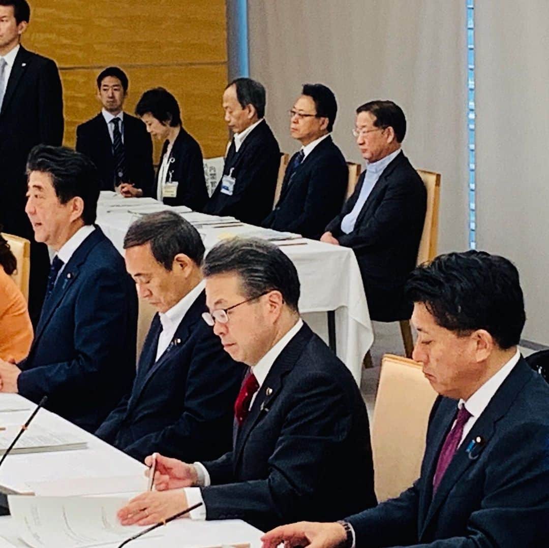 平井卓也さんのインスタグラム写真 - (平井卓也Instagram)「今朝は、閣議の前に、官邸で開催された「外国人材の受入れ・共生に関する関係閣僚会議」と「すべての女性が輝く社会づくり本部」に出席。「外国人材の受入れ・共生のための総合的対応策の充実について」と「女性活躍加速のための重点方針2019」を了承しました。イノベーションの創出を加速するには、外国人材や女性の潜在力の解放が不可欠です。閣僚の一員として、政府の取組を推進して参ります。 #平井卓也　#自民党　#外国人材の受入れ・共生に関する関係閣僚会議　#すべての女性が輝く社会づくり本部」6月18日 10時54分 - hiratakuchan0125