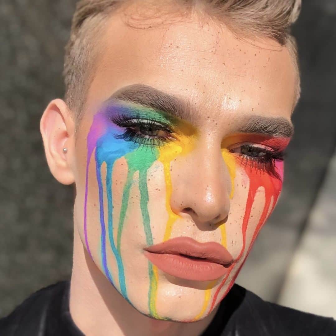 M·A·C Cosmetics Canadaさんのインスタグラム写真 - (M·A·C Cosmetics CanadaInstagram)「@jesseeemalin is driiiiiipping with pride! What's your favourite way to wear colour? 🌈🌈🌈 #MACLovesPride」6月18日 11時00分 - maccosmeticscanada
