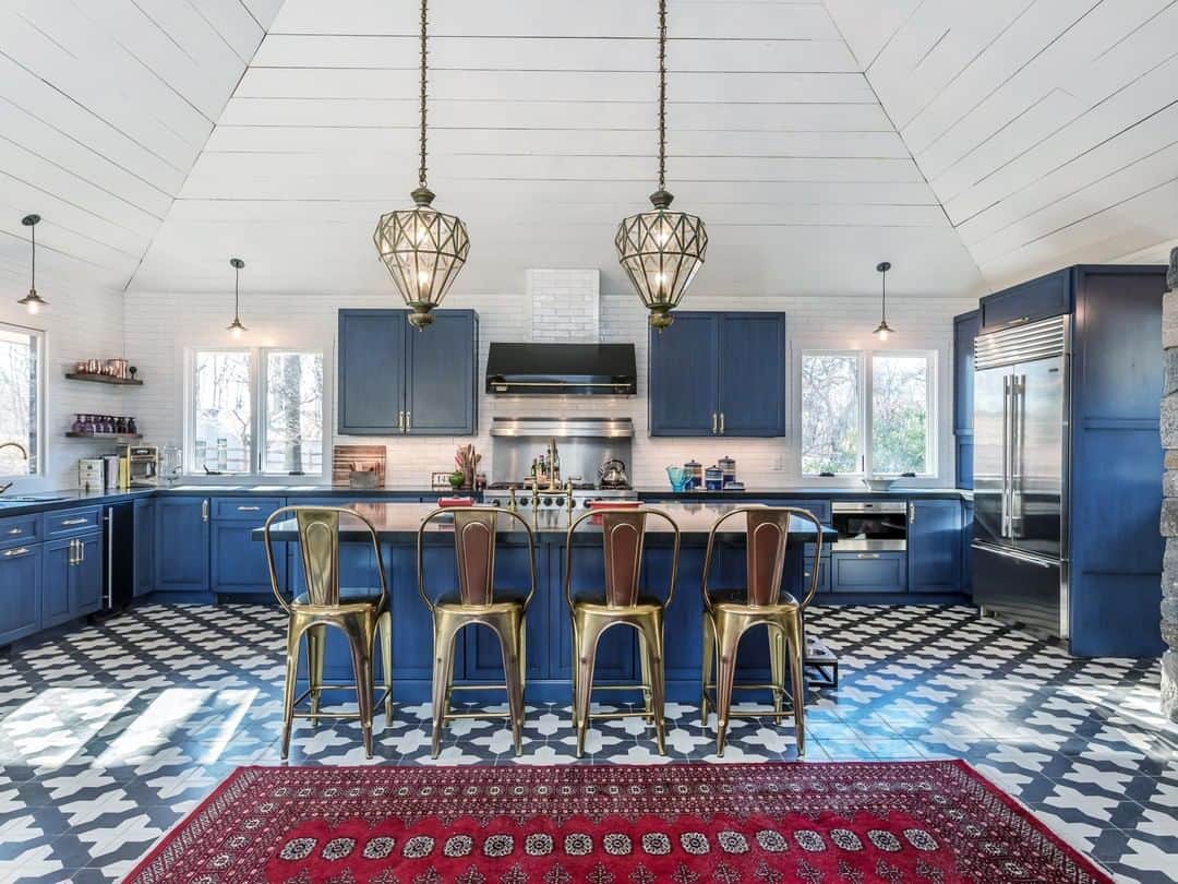 HGTVさんのインスタグラム写真 - (HGTVInstagram)「Help us crown the queen of all kitchens! Visit the link in our bio to browse our favorite designer kitchens. Vote for your favorite and enter for a chance to win $10K for your next big reno project in the HGTV Ultimate House Hunt! . . . #sweepstakes #giveaway #househunters #kitchen #dreamkitchen #realestate NO PURCHASE NECESSARY. Ends 7/17. To enter and for details visit HGTV.com.」6月18日 11時00分 - hgtv