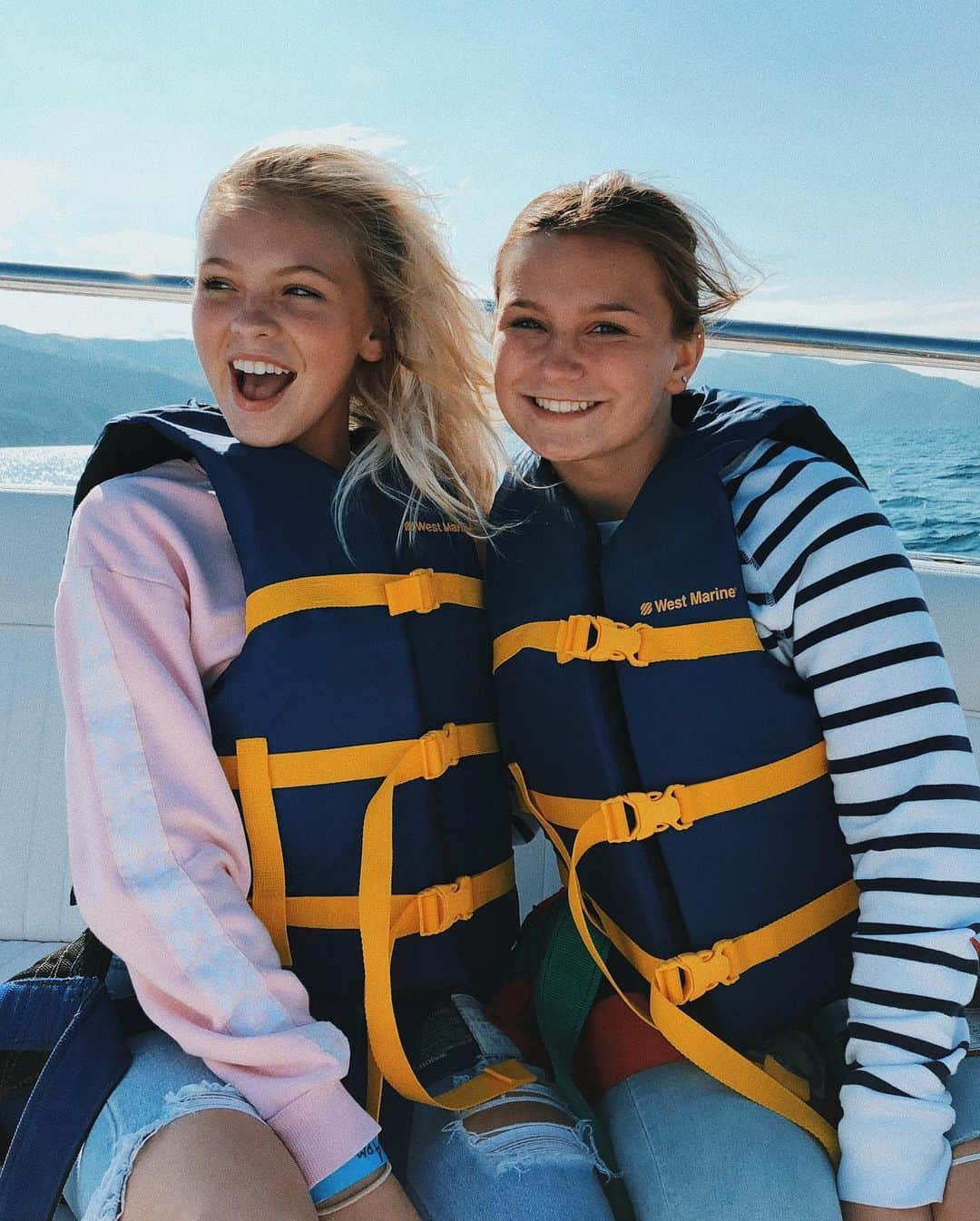 ジョーディン・ジョーンズさんのインスタグラム写真 - (ジョーディン・ジョーンズInstagram)「went high in the sky with this gal 💗💦 @californiaparasail @visitcatalinaisland 👼🏼 #parasailcatalina」6月18日 11時02分 - jordynjones