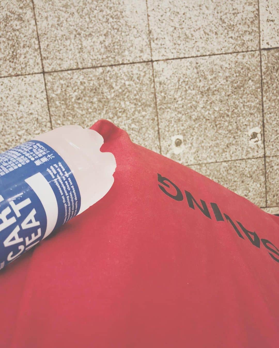 菊池亜希子さんのインスタグラム写真 - (菊池亜希子Instagram)「赤、と青。1本じゃ、きっと足りない。 . #6月18日」6月18日 16時58分 - kikuchiakiko_official