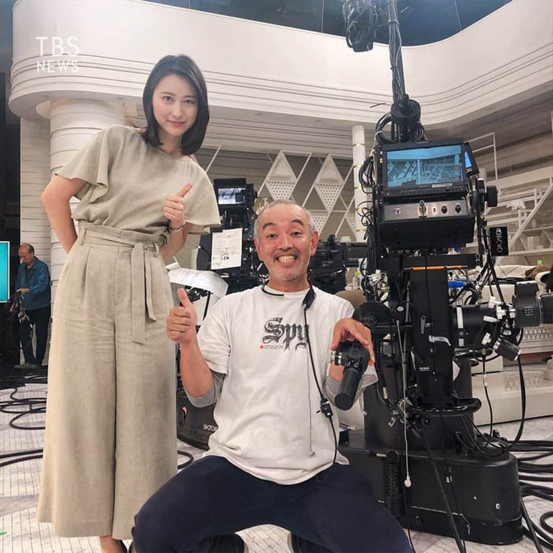 TBS NEWSさんのインスタグラム写真 - (TBS NEWSInstagram)「【news23】 今日の写真は小川キャスターと クレーンカメラの橋場さん。 . 小川キャスターとの２ショットに 嬉しさはみ出るこの表情…笑 . 今日は、火曜ドラマ 「わたし、定時で帰ります。」最終話が 枠大するため、よる11時15分から放送です！ 是非ご覧ください。 . 👗小川キャスター…B ability . #news23 #TBS #小川彩佳 #tbsnews #news #ニュース #テレビ #カメラマン #今日のコーデ #衣装 #ヘアスタイル #fashion #ootd #outfitoftheday」6月18日 11時50分 - tbsnews_insta