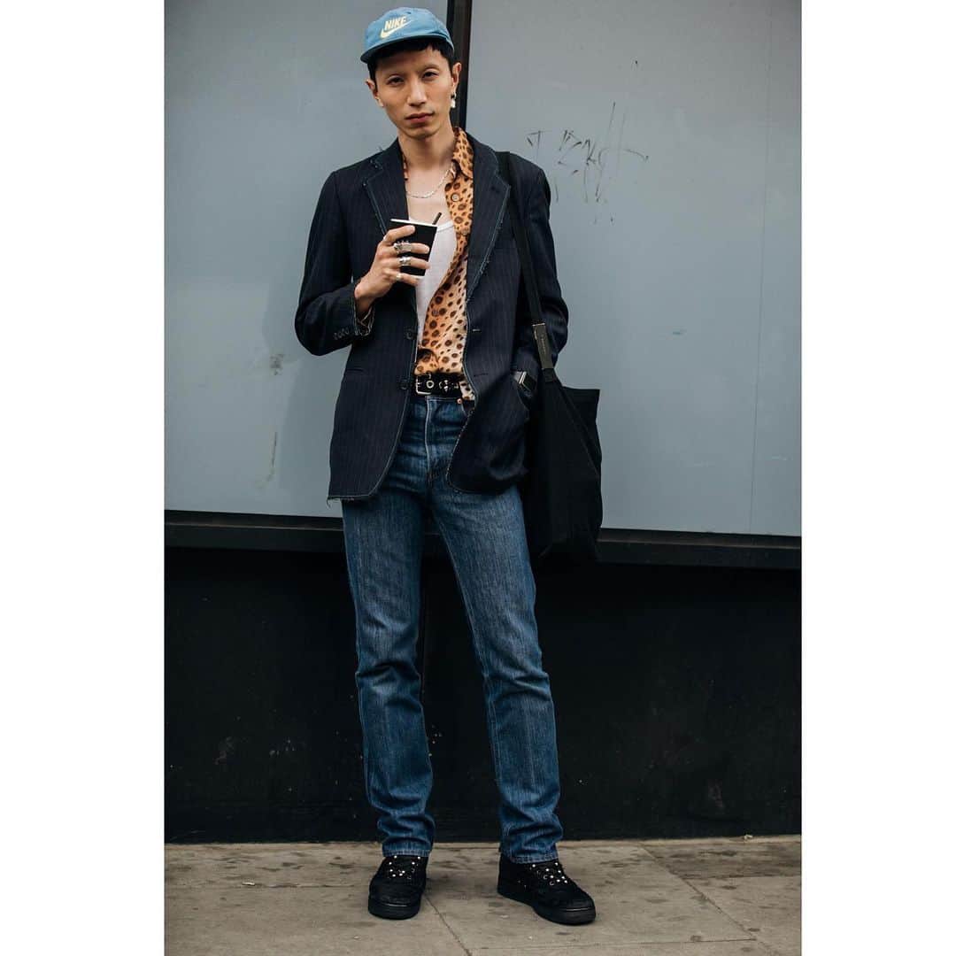 Levi's Japanさんのインスタグラム写真 - (Levi's JapanInstagram)「Street style with Levi’s® on London Fashion Week Mens. . リーバイス®最新コレクションはプロフリンクから . #LiveInLevis #LFWM 📷@garconjon #リーバイス #ロンドンファッションウィーク #ジーンズコーデ #デニムコーデ」6月18日 12時07分 - levis_japan
