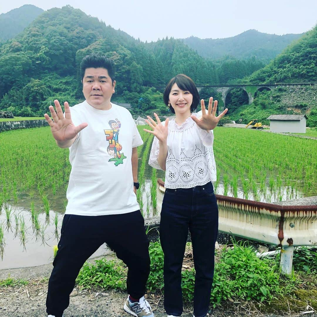 ゴリけんさんのインスタグラム写真 - (ゴリけんInstagram)「東峰村でゴリおし！！！ 今回は九州北部豪雨から２年たった 東峰村の前向きな元気をゴリおし しにやってきました！！夏に向け ゴリおしTシャツできました！ ＃ももち浜ストア #ゴリおし」6月18日 12時06分 - goriken1024