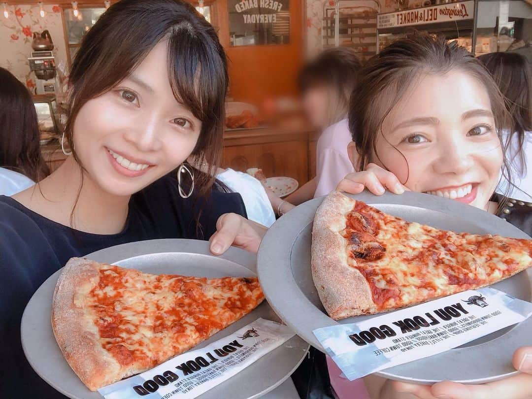 加藤雅美さんのインスタグラム写真 - (加藤雅美Instagram)「. 先日きっちゃん(@megu813 )と 一緒に行ったカフェが可愛すぎた💖 . パン屋さんなんだけど、 壁紙とかインテリアにも凝ってて どこを撮影してもとっても映えてました☺️❤️笑 . ピザ大好きだけど大人数とか 普段1人じゃ食べれないから 2人でピザにしたよ🍕❤️✨ 美味しかった😋❤️ . また行きたいし、 素敵なお店教えてくれて感謝♥︎⍤⃝ . この日も2人でレモネードを飲んだのですが 最近炭酸が好きです😋❤️ . have a nice day😘 . #カフェ  #パン屋 #ベーカリー #原宿 #カフェ巡り #おしゃれカフェ #ザリトルベーカリートーキョー #🍕 #レモネード #instagood #friends #cafe #cute #bakery #lemonade #thelittlebakerytokyo #love #happy #smile #enjoy #me #今吉めぐみ #加藤雅美 #SDN48 #tokyo #japan #japanese #japanesegirl  #harajyuku #me #followme」6月18日 12時17分 - mamikato97