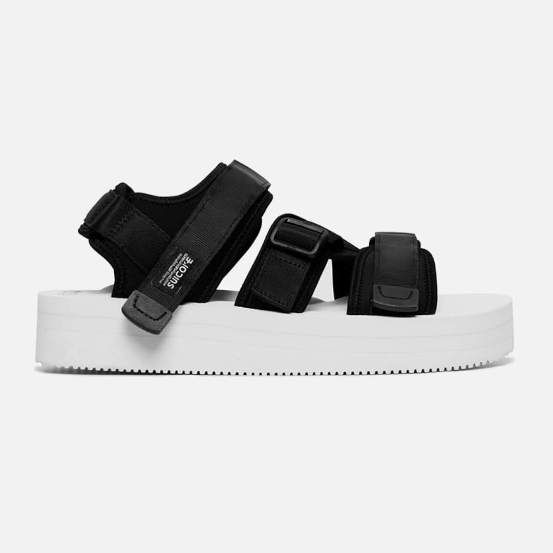 HYPEBEASTさんのインスタグラム写真 - (HYPEBEASTInstagram)「@hypebeastkicks: @johnelliottco and @suicoke_official have teamed up for a new footwear project. Included in the capsule are three unisex styles: MOTO-CAB, KAW-CAB and KISEE-VPO. Each piece model sees a monochromatic color scheme that’s duo-toned with a black upper and a white sole. All three silhouettes come equipped with a sturdy @vibram sole. This collaboration is currently available on Suicoke’s webstore and at John Elliot’s Melrose Flagship location for $197 to $220 USD. Photo: John Elliott」6月18日 12時28分 - hypebeast